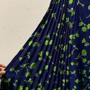 Banana Republic size 8 pleated skirt